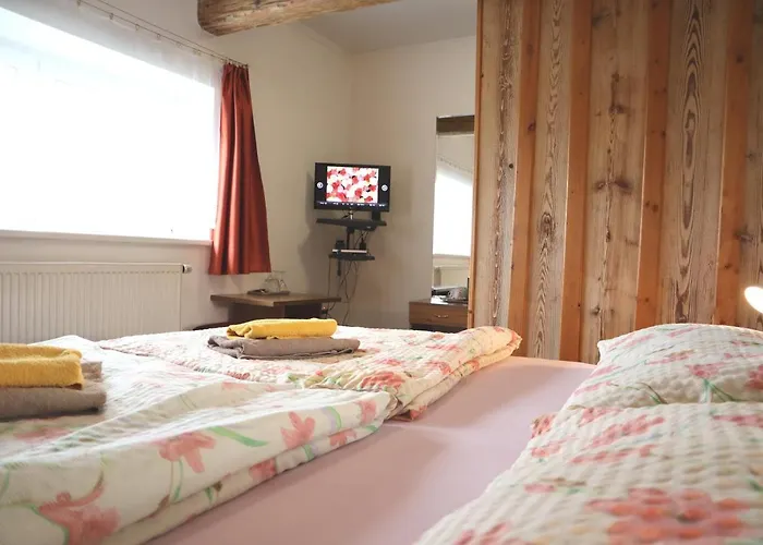 Hotel 66 *